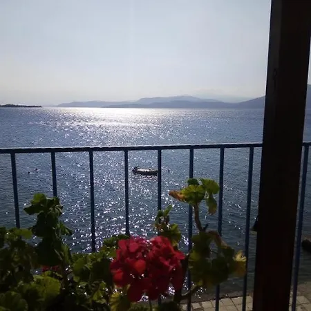 Apartment Papas On The Seafront Oreoi